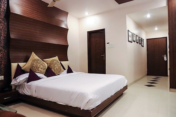 undefined Hotel Vijan Palace 8