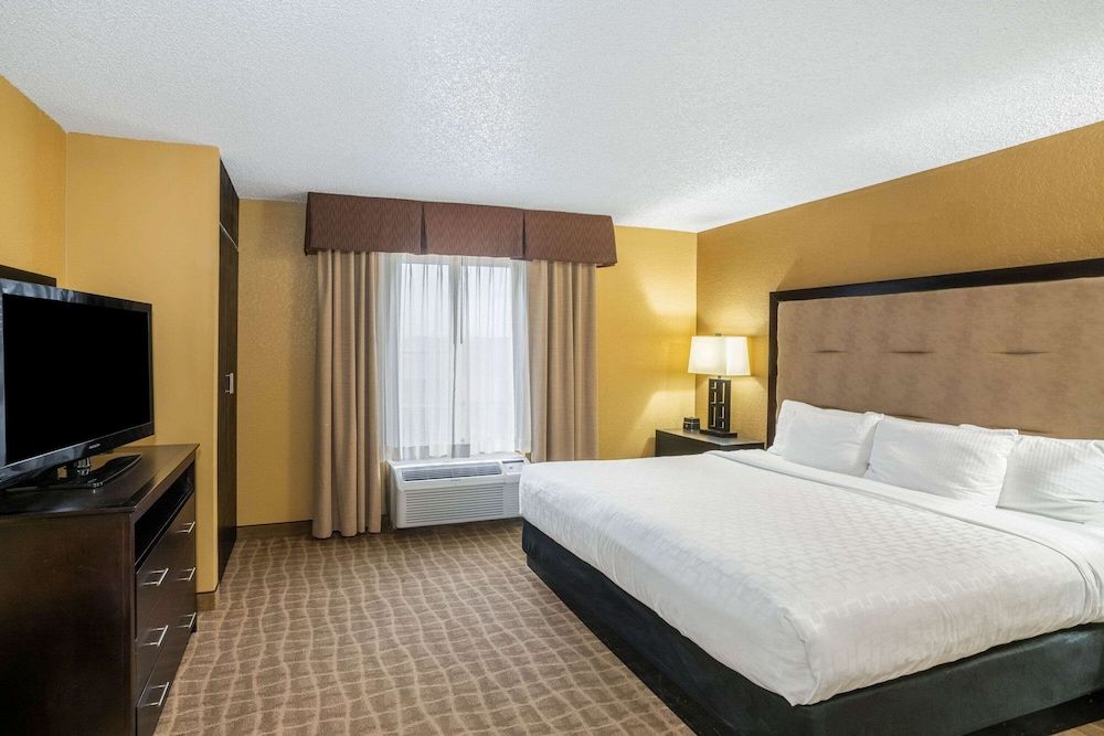Suite, 1 King Bed, Non Smoking, Jetted Tub