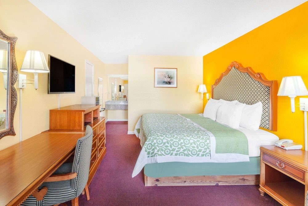 Standard Room, 1 King Bed