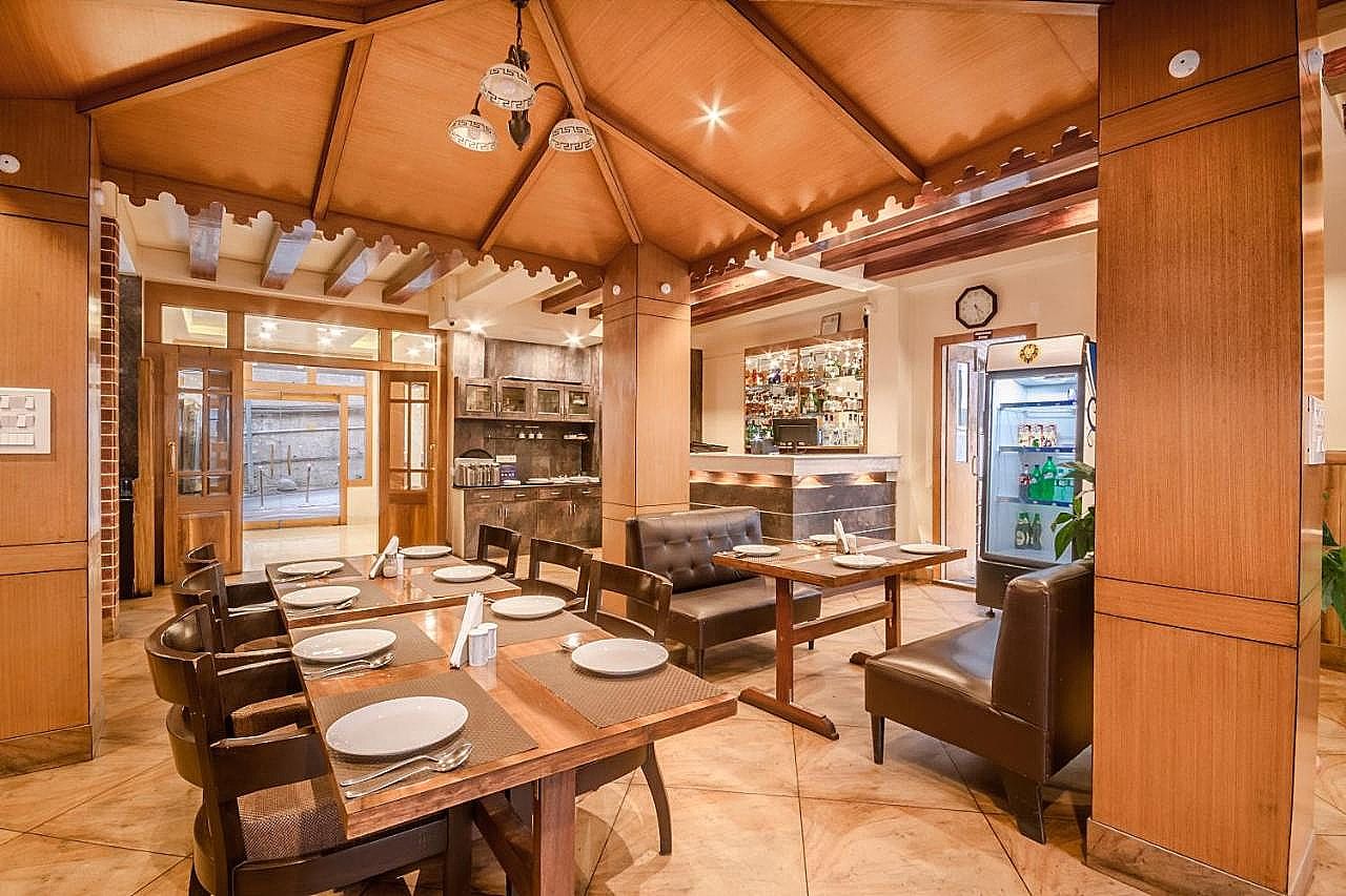 Food & Dining