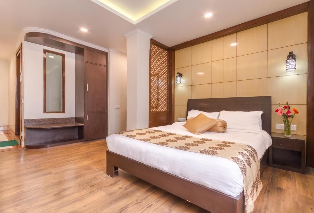 Hotel shere punjab Deluxe Double or Twin Room 3