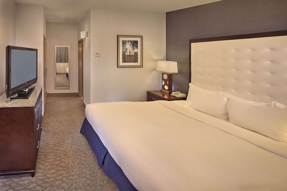 Executive Room, 1 King Bed, Accessible, Non Smoking (Roll-in Shower)