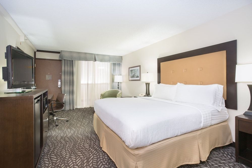 Standard Room, 1 King Bed (Top Floor, Mini Fridge)