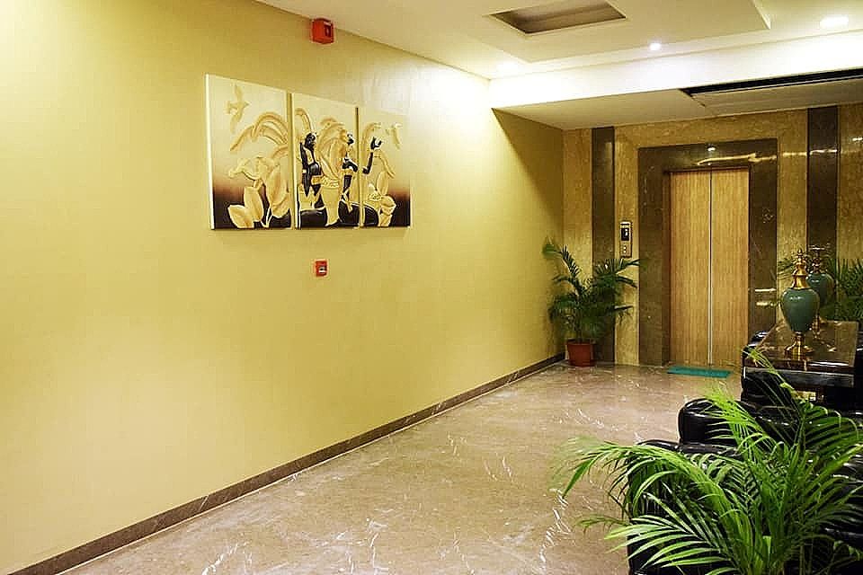 undefined Royal Vitana 8