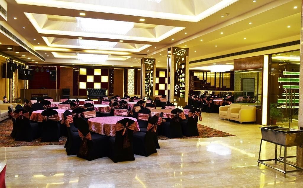 undefined Royal Vitana 10