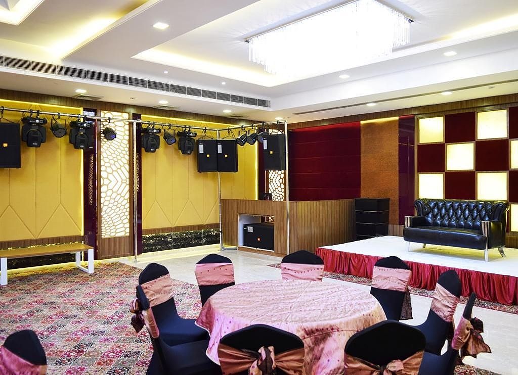 undefined Royal Vitana 5