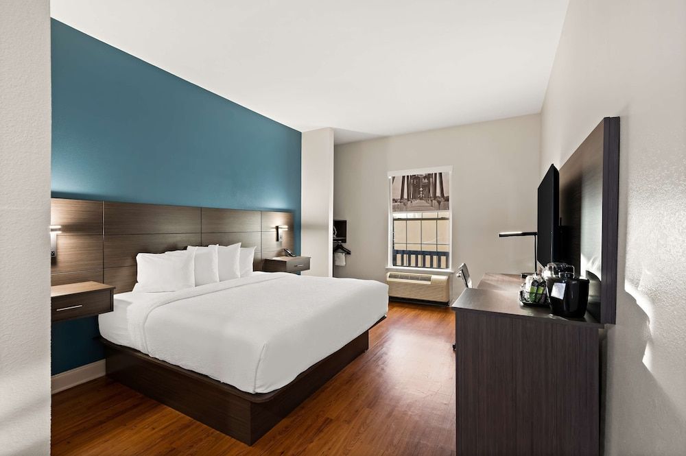 Standard Room, 1 King Bed, Accessible, Non Smoking