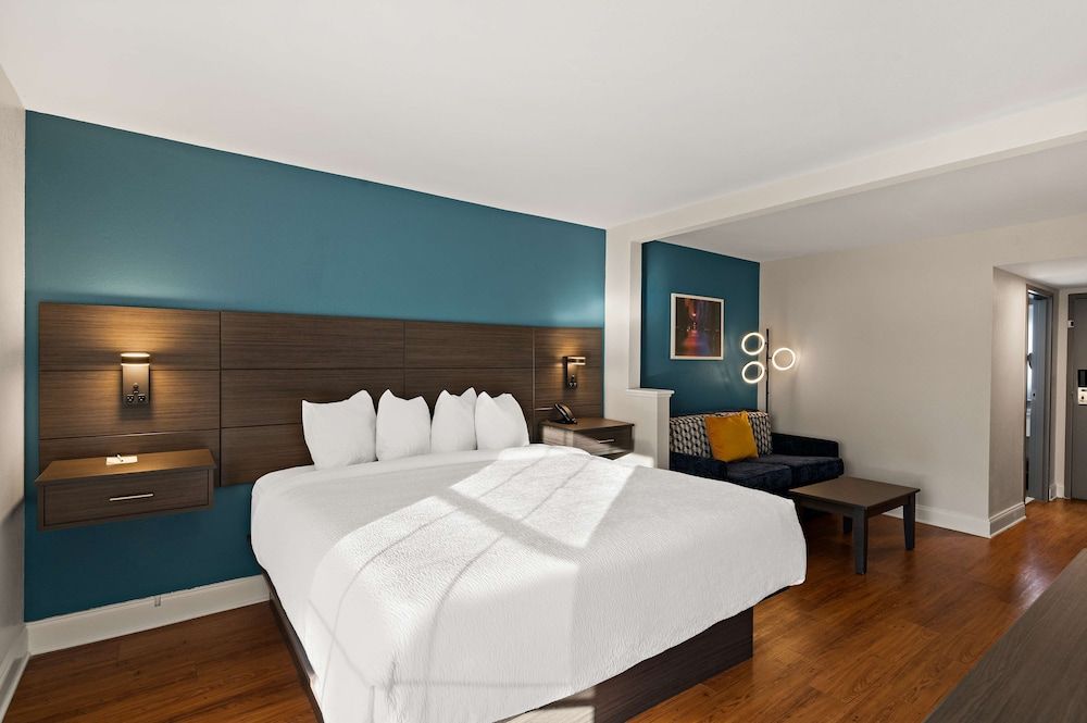 Junior Suite, 1 King Bed, Non Smoking (with Sofabed)