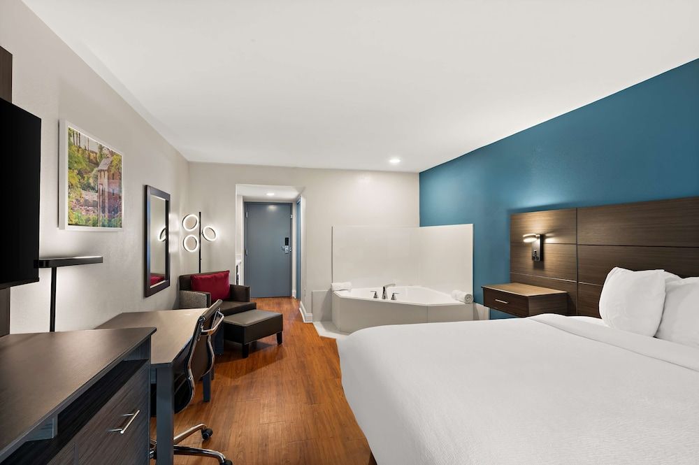 Standard Room, 1 King Bed, Non Smoking, Hot Tub