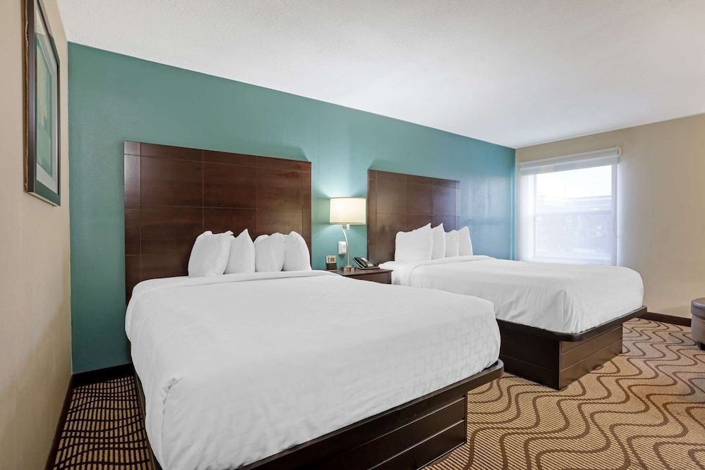 Standard Room, 2 Queen Beds, Accessible, Bathtub