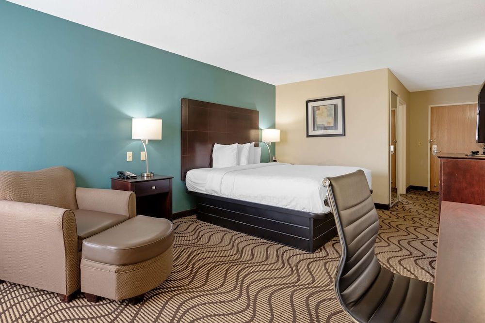 Standard Room, 1 King Bed, Accessible, Bathtub