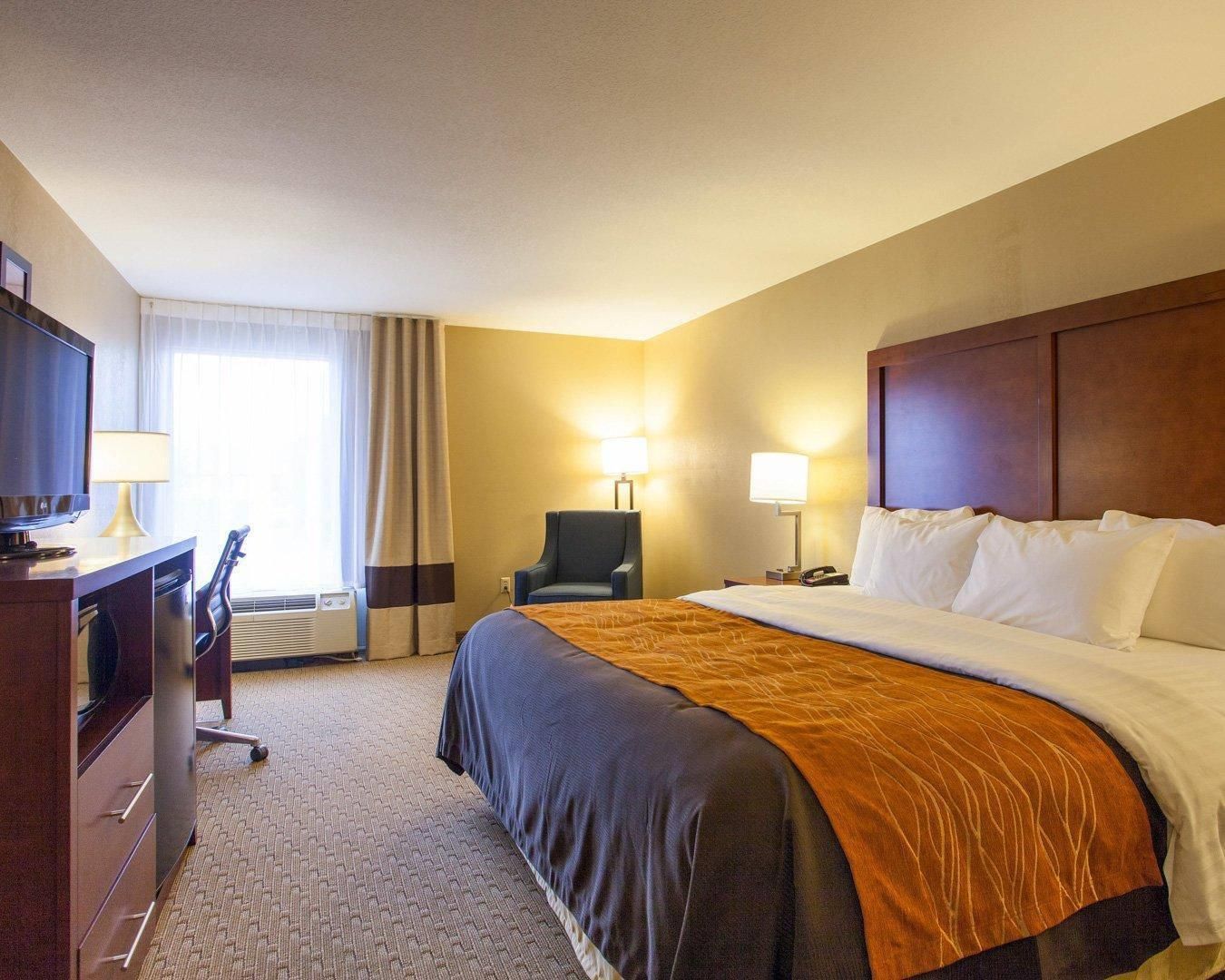 1 King Bed, Nonsmoking