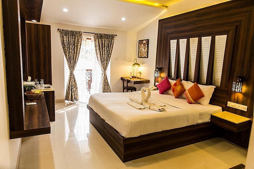 FAMILY KING BED 2 BEDS 2 BEDROOMS POOL VIEW FOR NON-SMOKERS