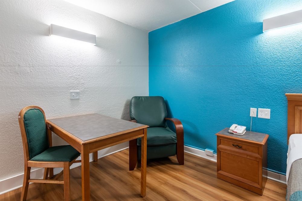 Motel 6 North Little Rock, AR - McCain Standard Room, 1 King Bed, Non Smoking 17