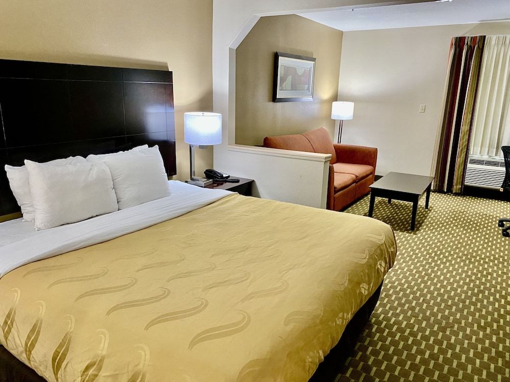 Quality Inn & Suites Pine Bluff