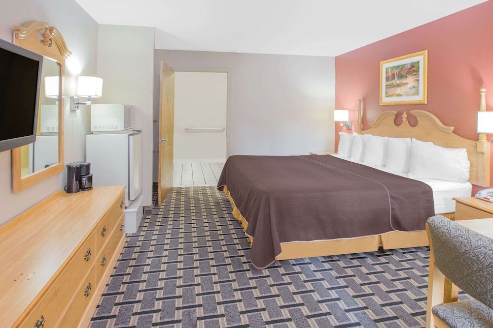 Upgraded, Suite, 1 King Bed, Non Smoking