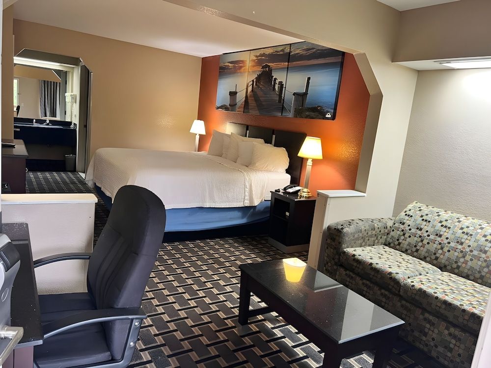 Suite, 1 King Bed, Smoking