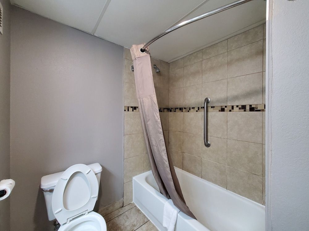 Motel 6 Pine Bluff, AR Deluxe Room, 1 King Bed, Accessible, Non Smoking 8