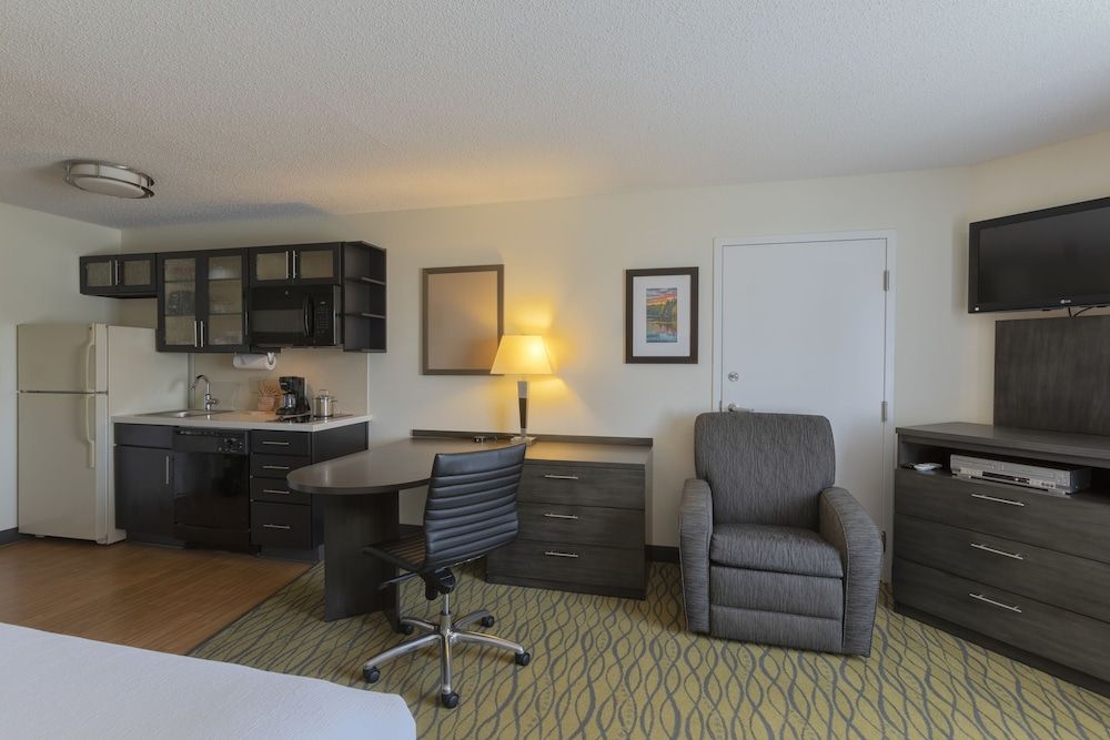 Studio Suite, 1 Queen Bed, Accessible (Comm, Tub)