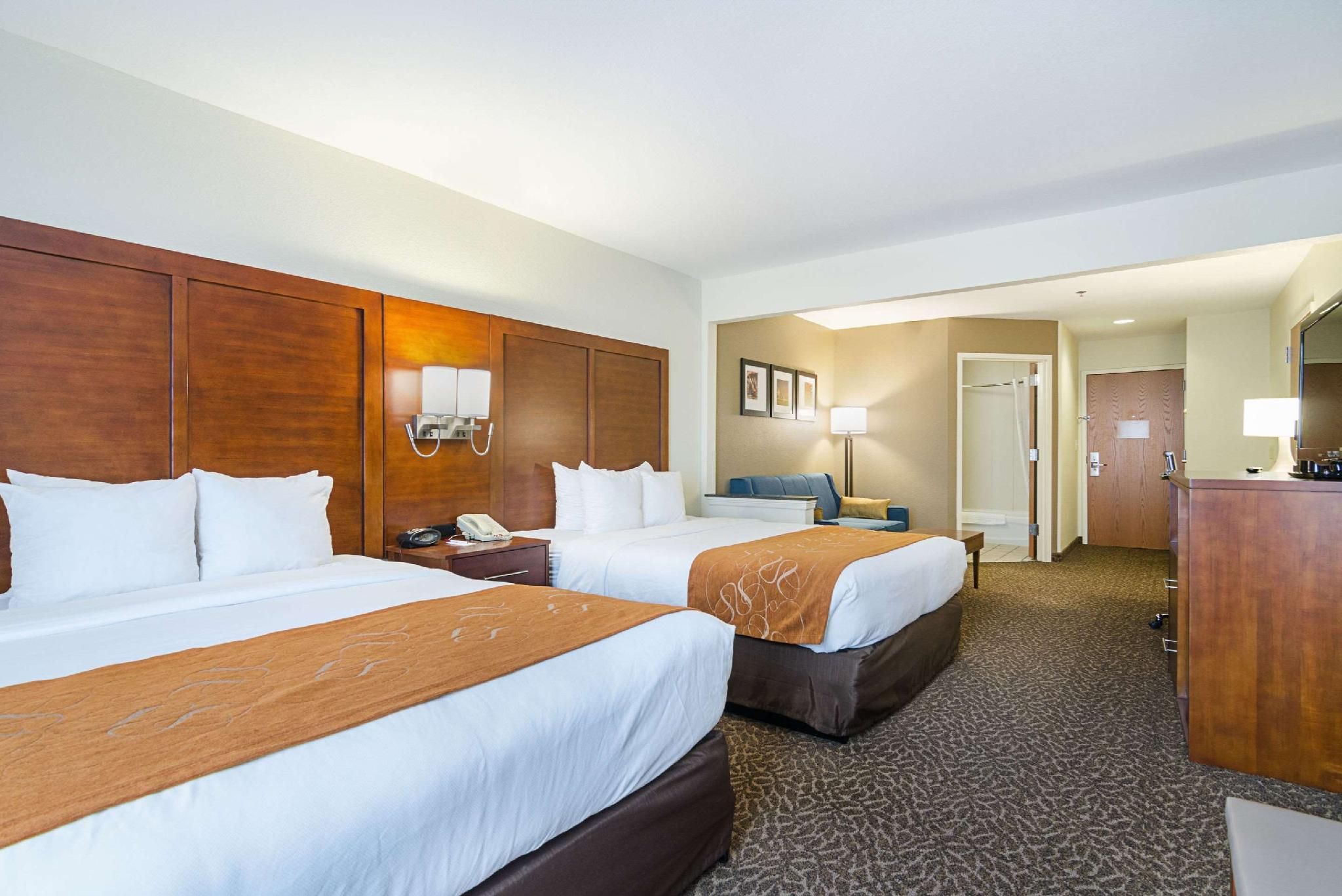 2 Queen Beds, Suite, Nonsmoking