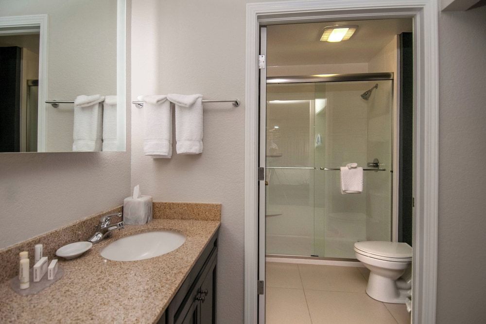 Suite, 1 Bedroom (Mobility/Hearing Accessible, Tub)