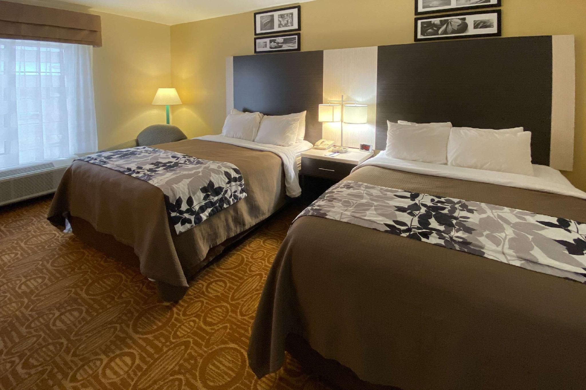 2 Queen Beds, Suite, Nonsmoking