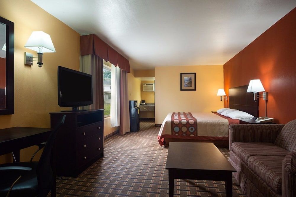 FairBridge Inn Express Stuttgart Standard Room, 1 King Bed, Non Smoking 5