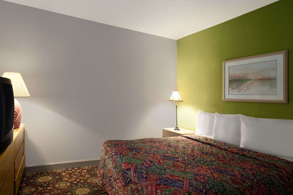 Standard Room, 1 King Bed