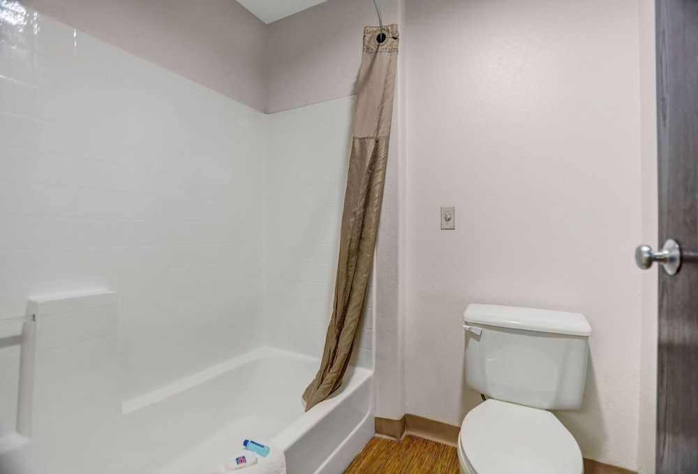 Motel 6 Apache Junction, AZ Deluxe Room, 1 King Bed, Non Smoking 5