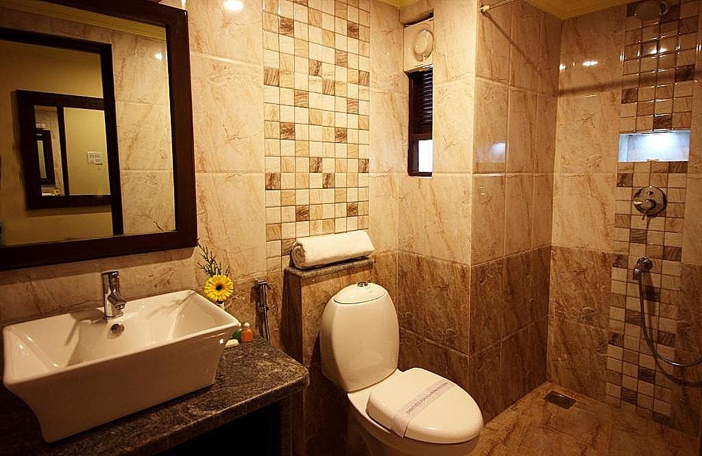 De Baga Deck Comforts Deluxe Room  7