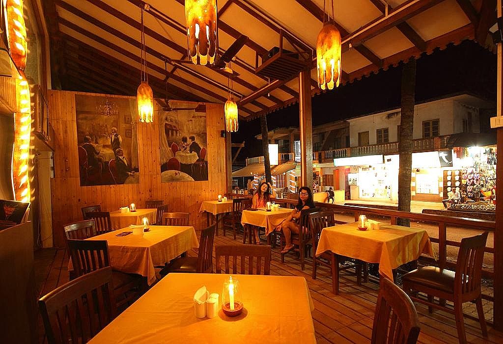 Food & Dining