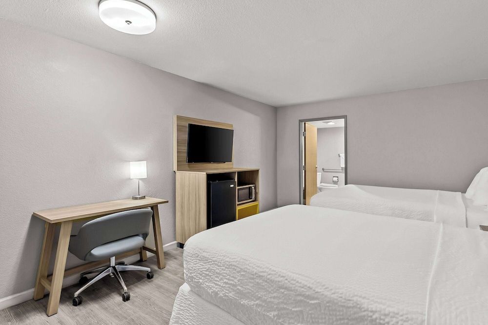 Room, 2 Queen Beds, Accessible, Non Smoking