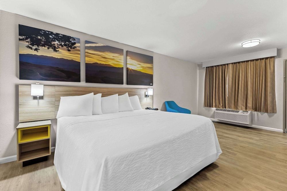 Standard Room, 1 King Bed