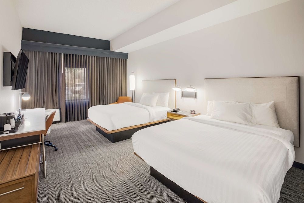 Sonesta Select Phoenix Chandler Deluxe Room, 2 Queen Beds 3