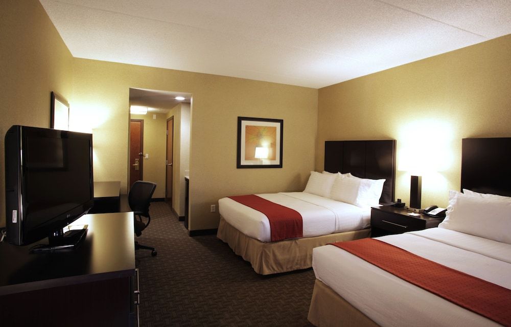 Standard Room, 2 Queen Beds, Accessible (Communication, Roll-In Shower)