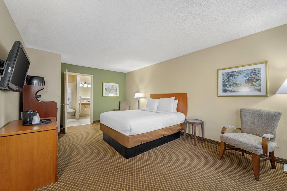 Best Western Cottonwood Inn Standard Room, 1 Queen Bed, Accessible, Non Smoking, No Pets 3