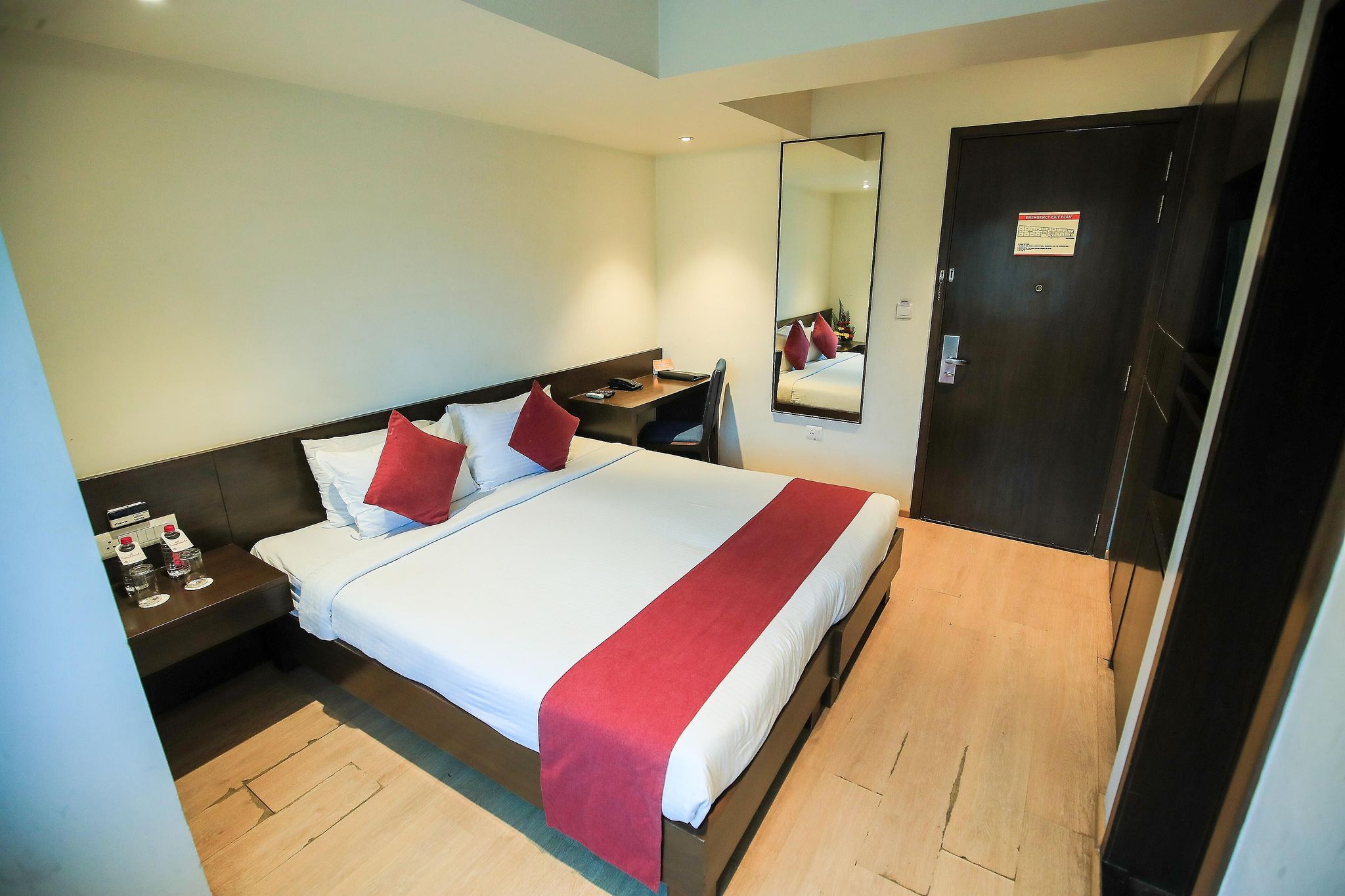 Hotel German Palace, Airport Deluxe Twin/King Bed Room 3