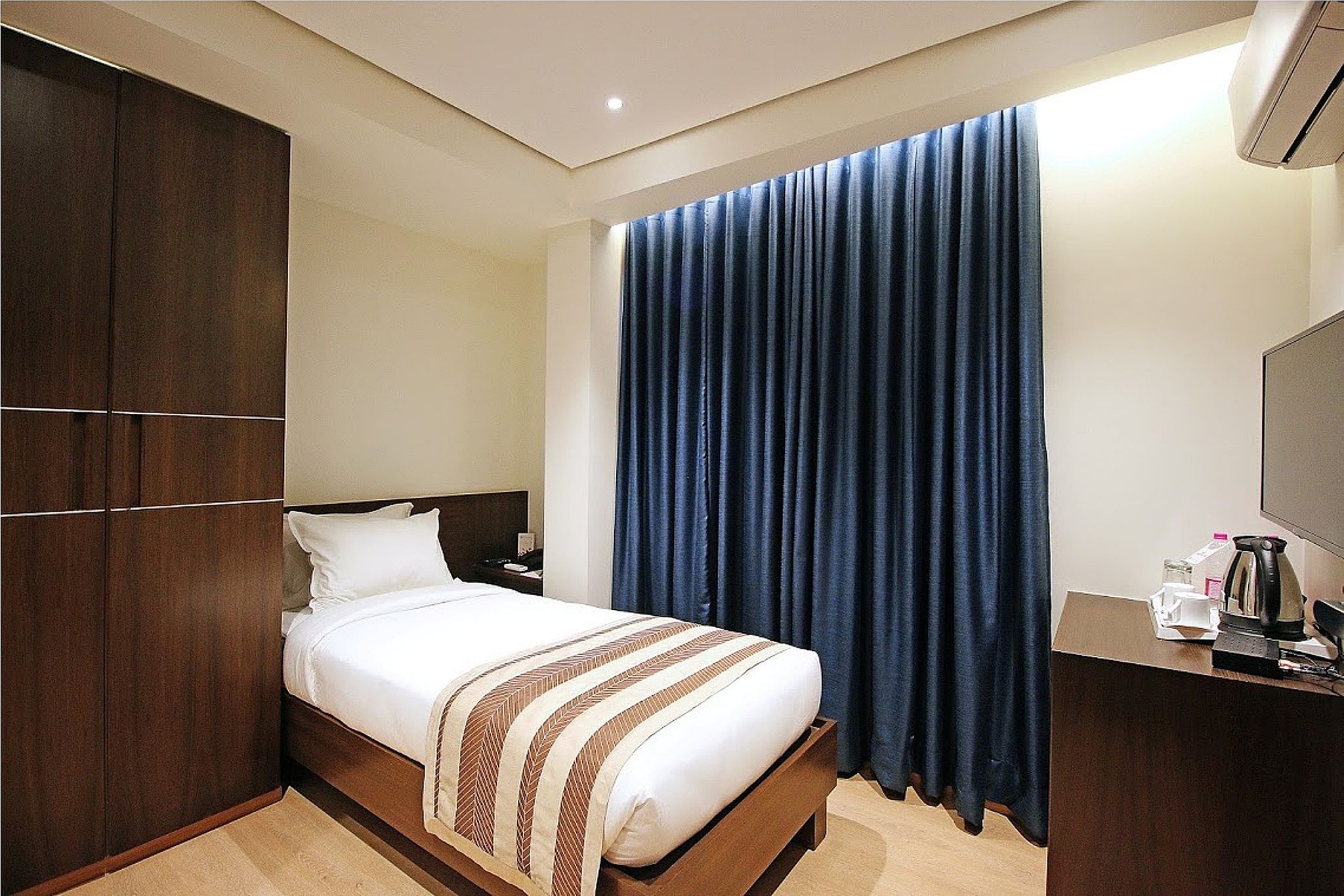 undefined Hotel German Palace, Airport 7