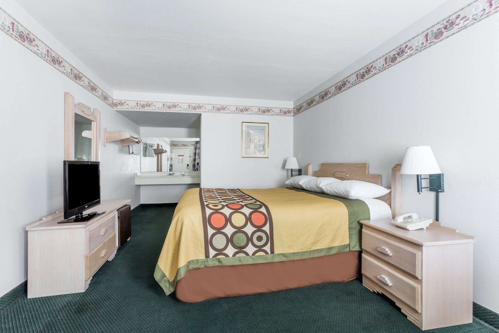 Standard Room, 1 King Bed