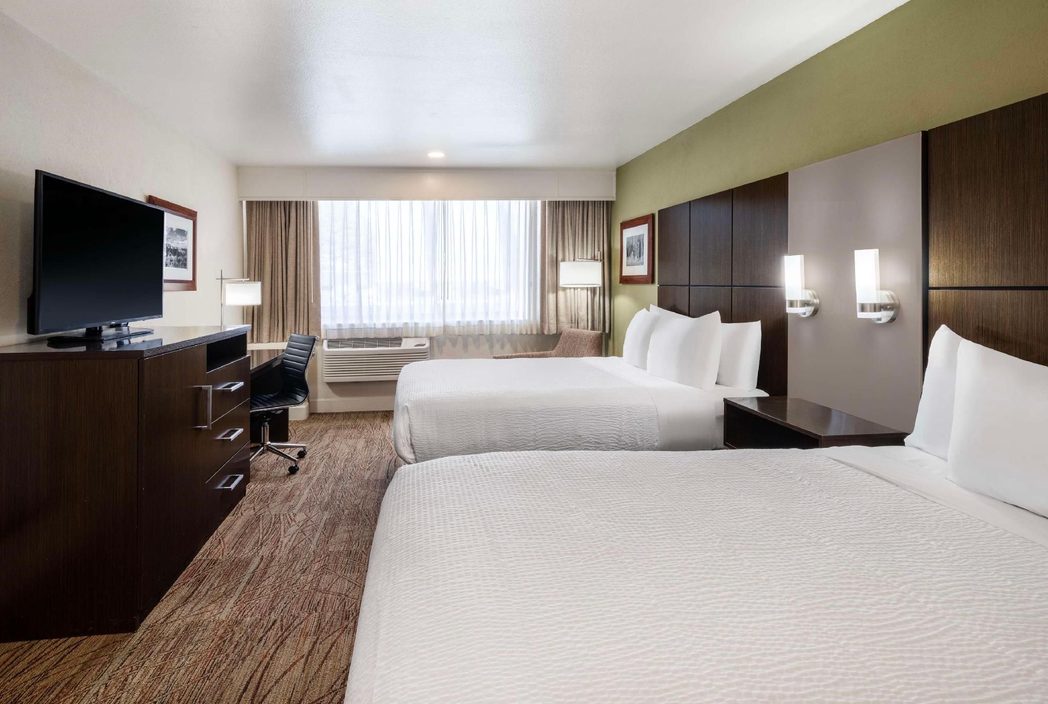 2 queen beds, nonsmoking