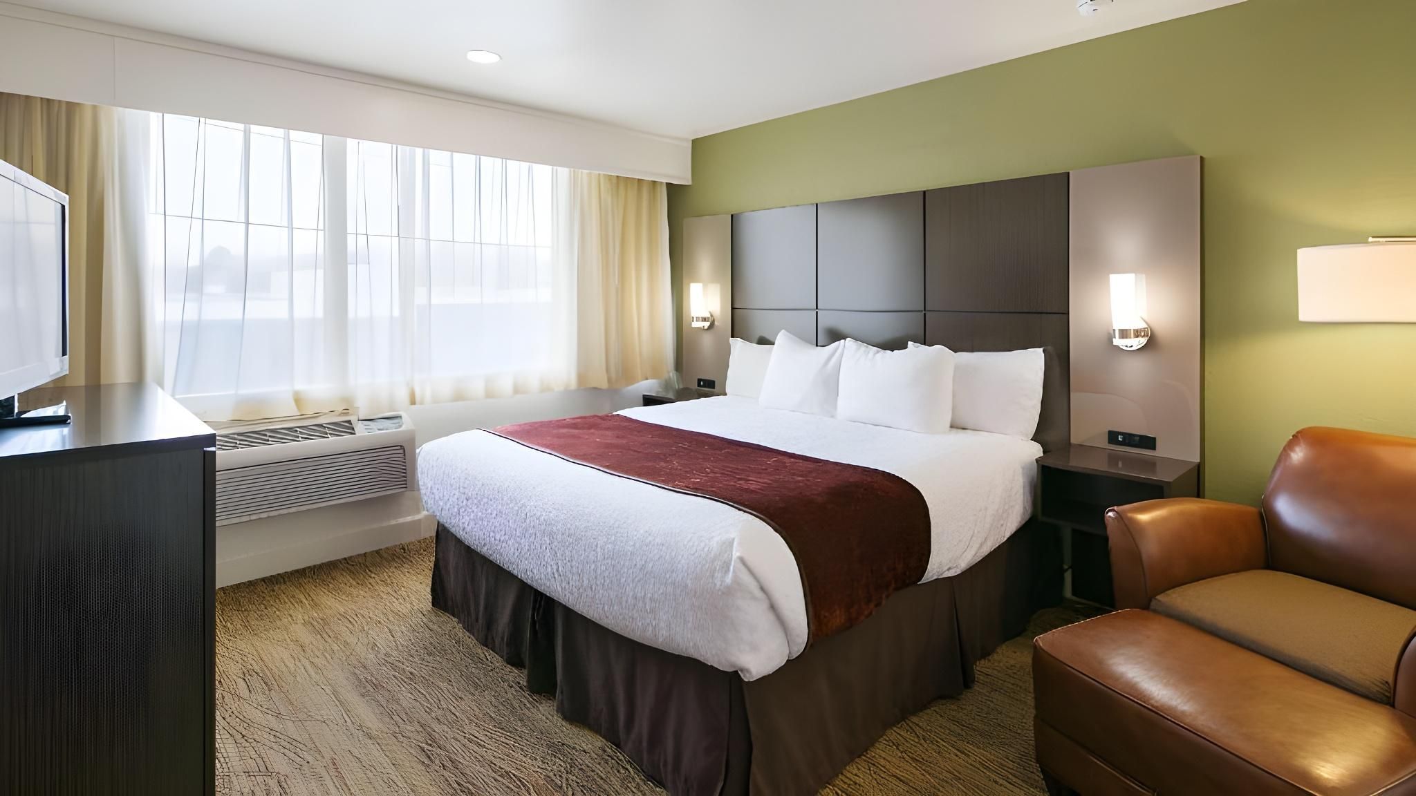 Suite - 1 King Bed, Nonsmoking, Sofabed, Two Bathrooms