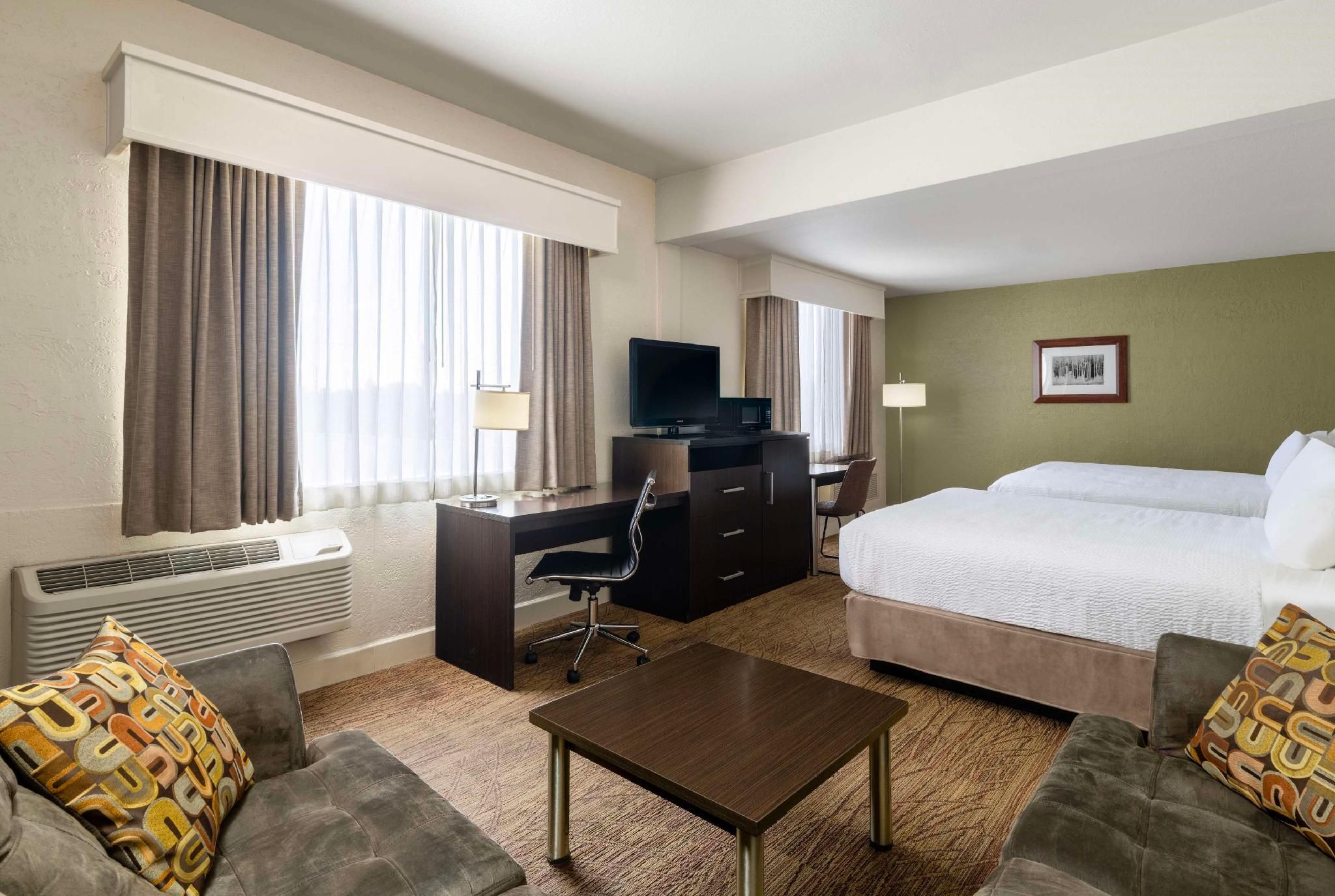 Suite - 1 King Bed, Nonsmoking, 2 Queen Beds, Family Suite, Second Floor