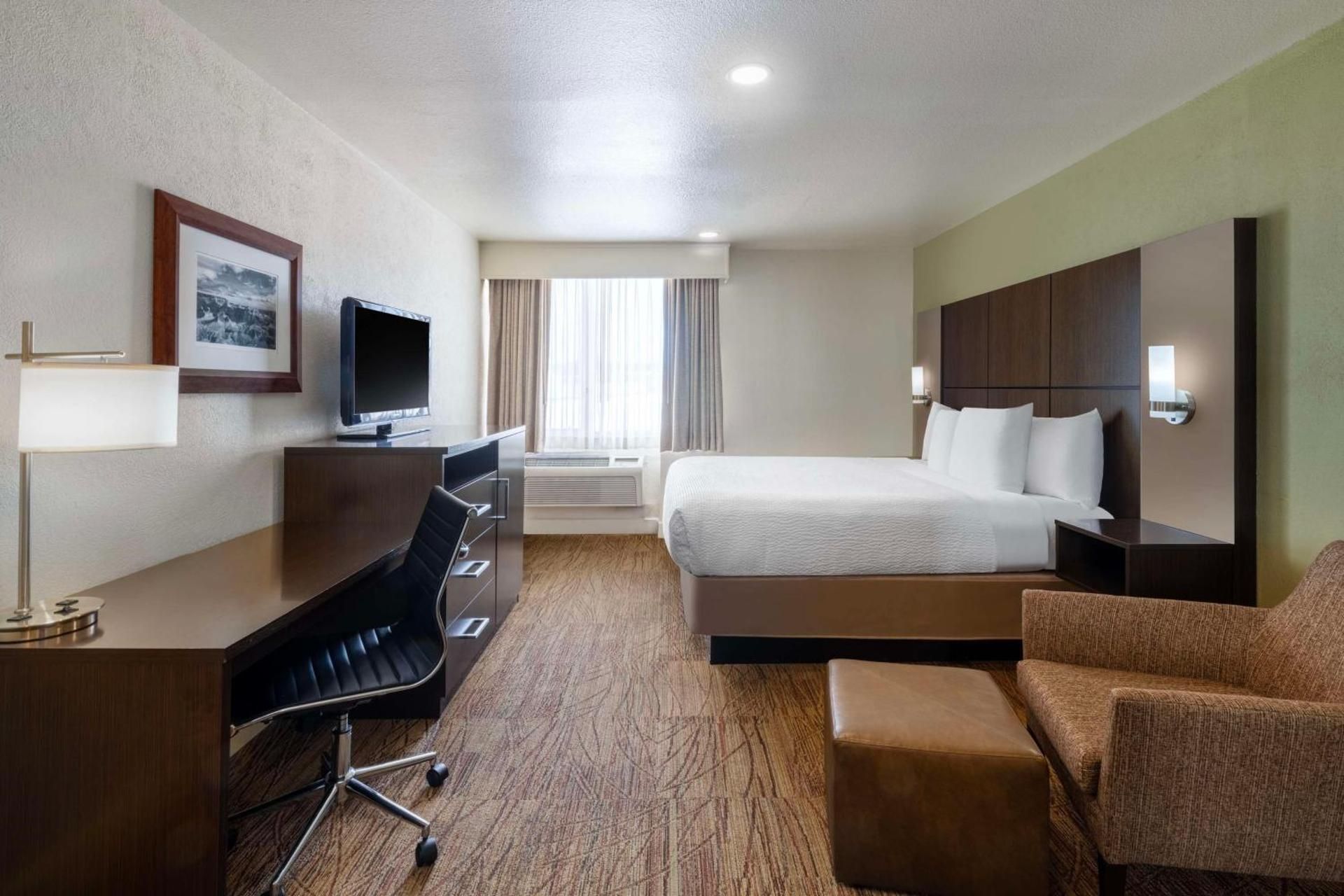 1 King Bed, Nonsmoking, Second Floor