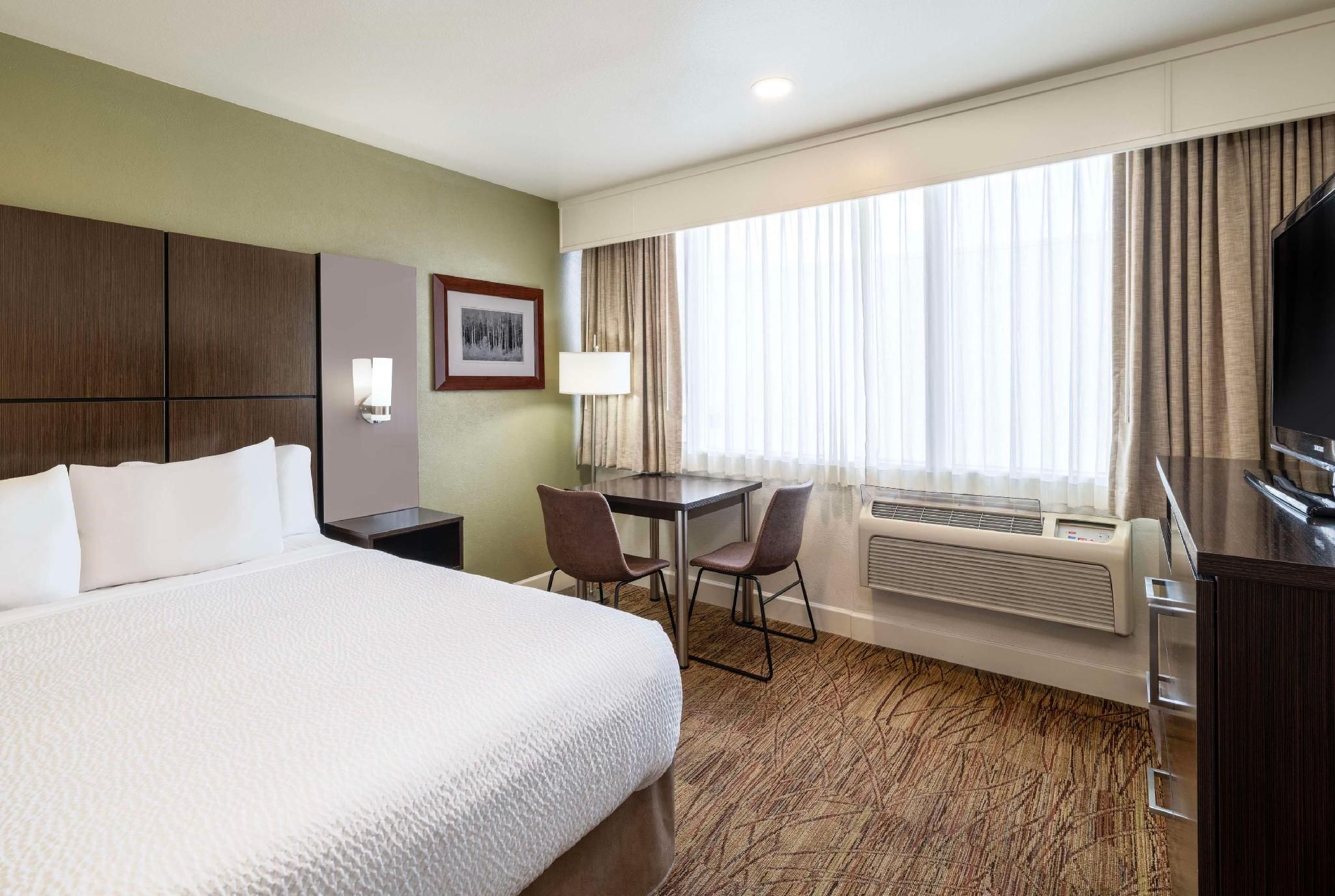 1 Queen Bed, Nonsmoking
