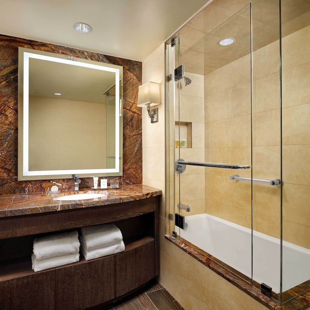 Little America Flagstaff Grand Room, 2 Queen Beds, Park View 4