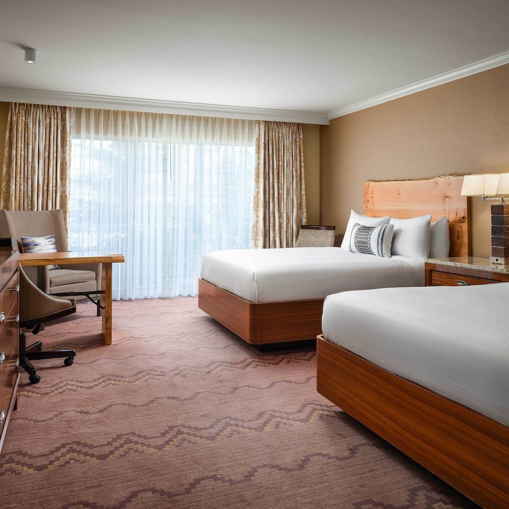 Little America Flagstaff Grand Room, 2 Queen Beds, Park View