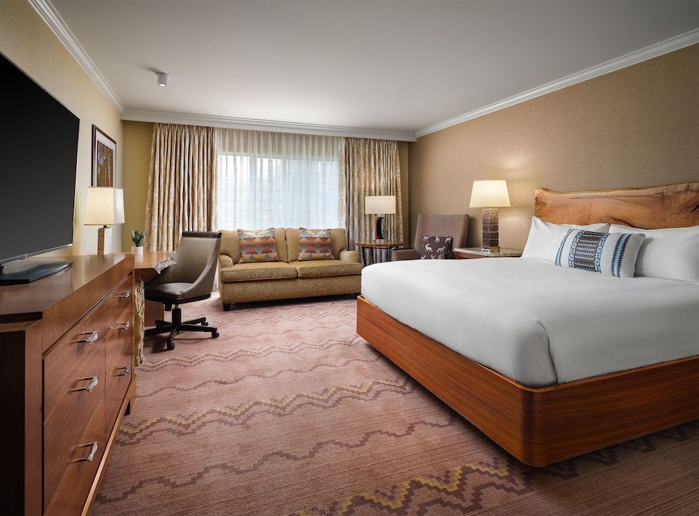 Little America Flagstaff Grand Room, 1 King Bed 3