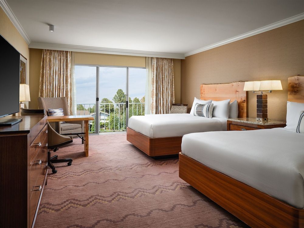 Little America Flagstaff Grand Room, 2 Queen Beds, Park View 2