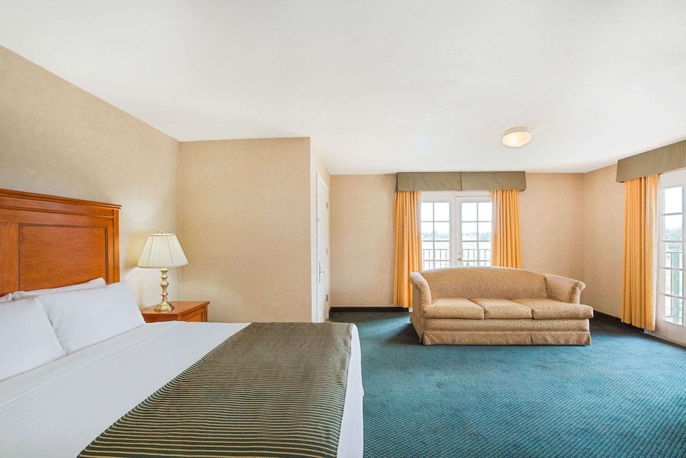 Suite, Multiple Beds, Non Smoking (One-Bedroom)