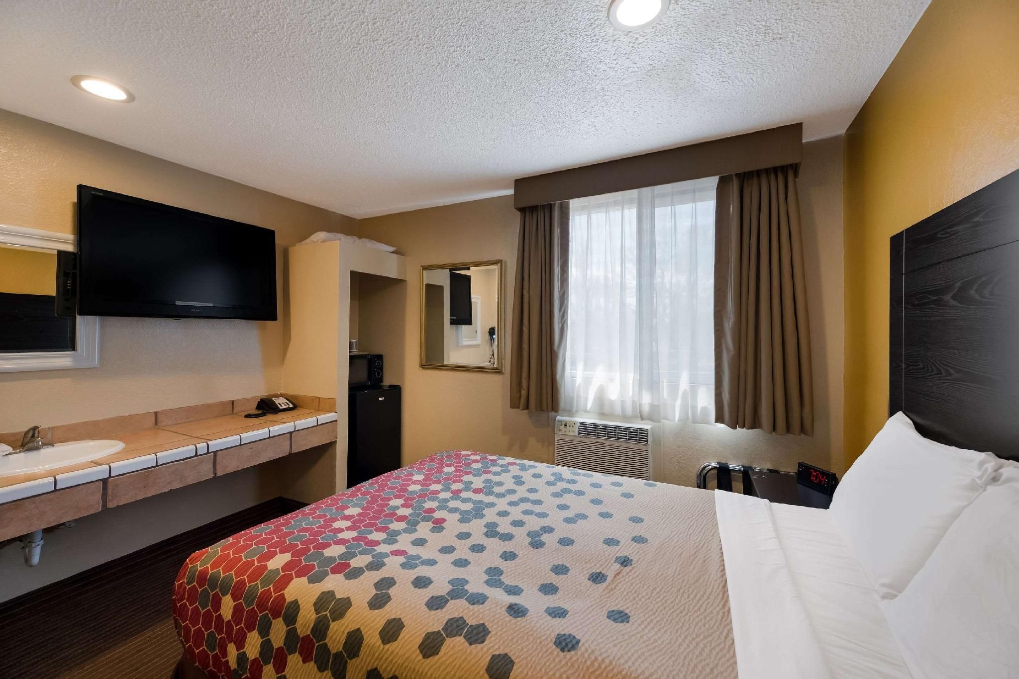 1 Queen Bed, Nonsmoking, Upgrade